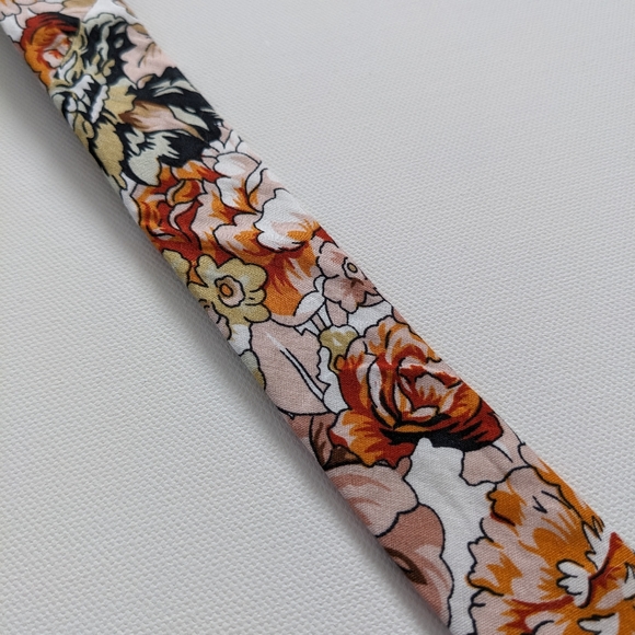 Frank & Buck Benteti Tie and Pocket Square - Picture 4 of 9